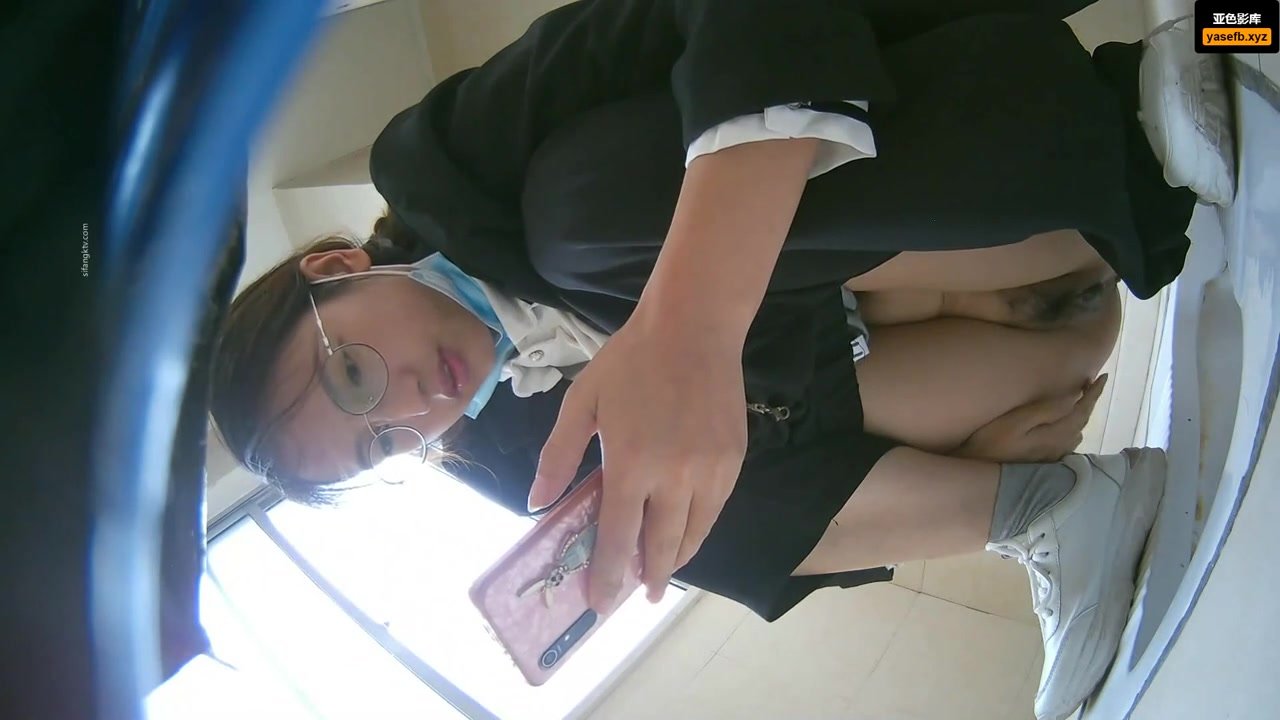 Girl Chinese pooping pis toilet.TTK_01 - ThisVid.com 