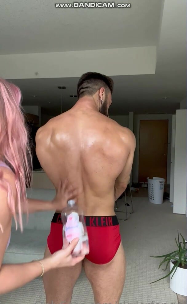 Famous bodybuilder strip tease (ass)