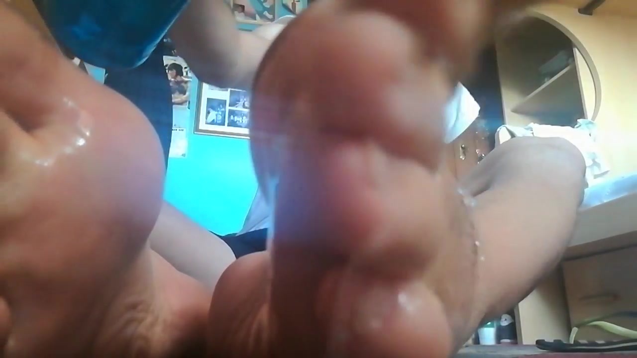 young guy feet - video 2