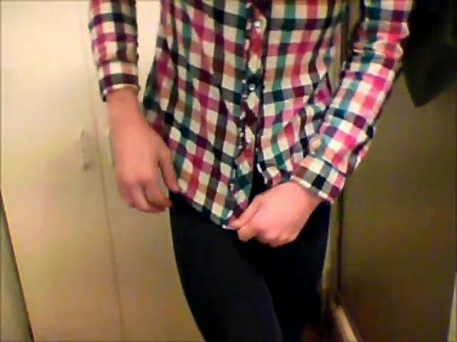 pee jeans - video 2