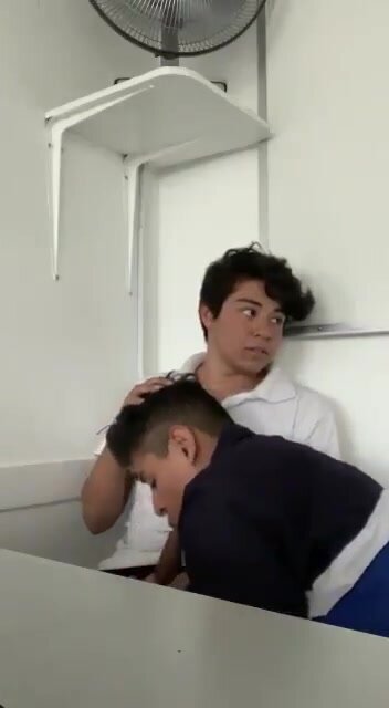 COLLEGE STUDENTS SUCKING INSIDE CLASSROOM