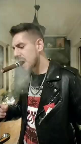 Cigar men - video 2