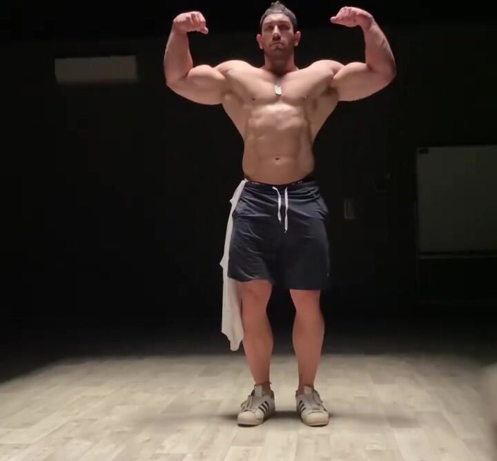 Bodybuilder posing - video 20