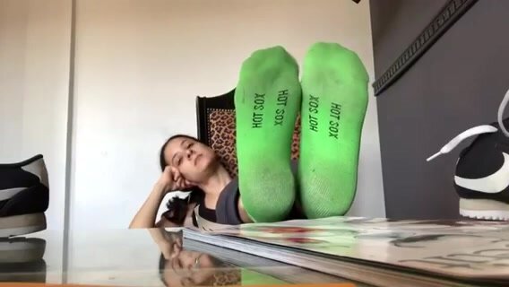 Removal green socks and pink feet