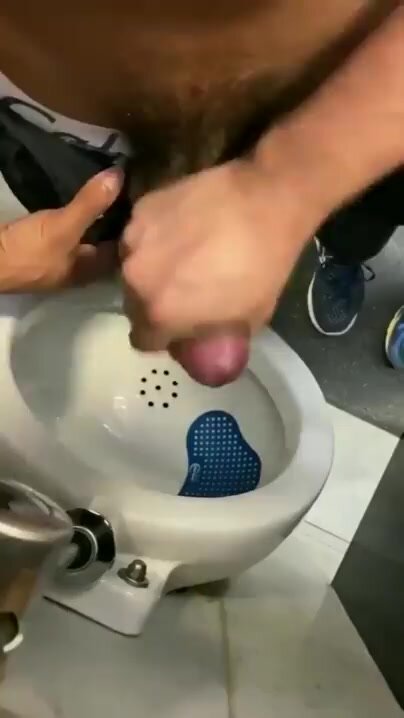 Helping a straight stranger cum at a public restroom