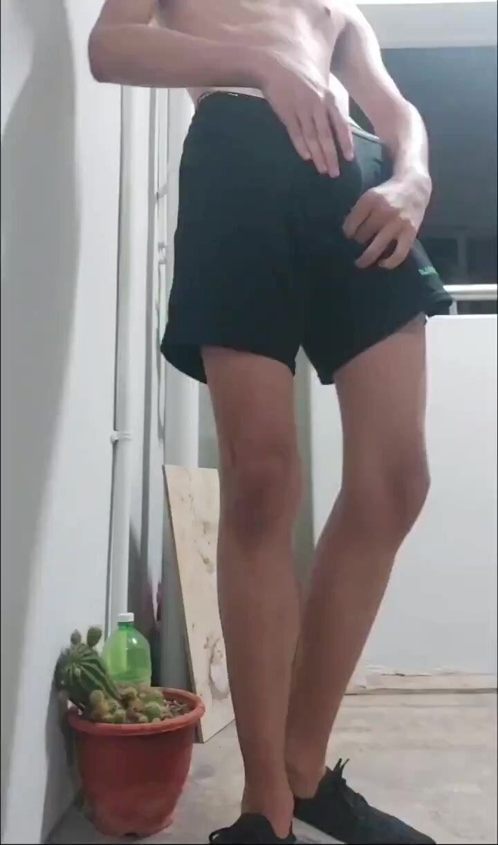 sg twink wank in hdb corridor part 1