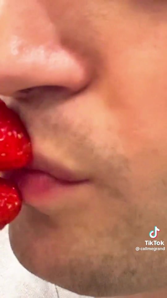 TikToker kissing and eating strawberries