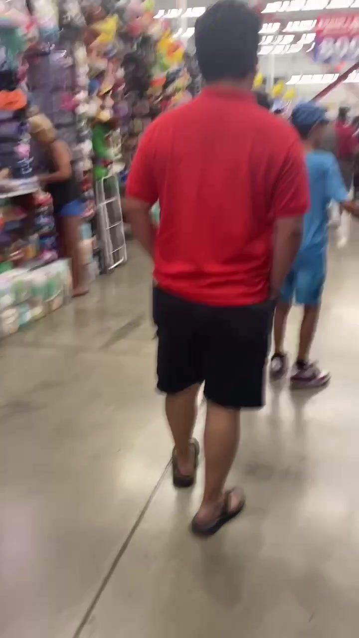 Feet spy : Asian dad walking