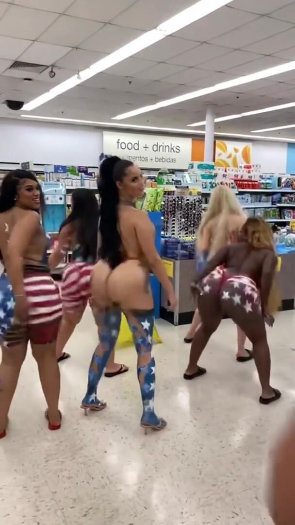 Fourth of July public twerking