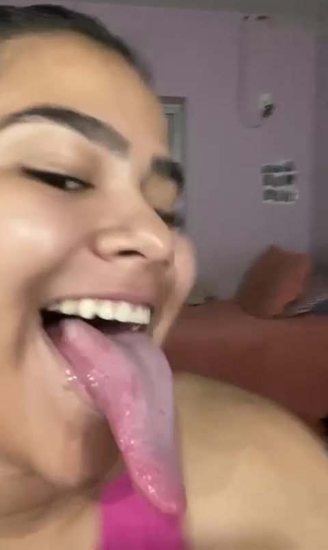 Long Ass toung!