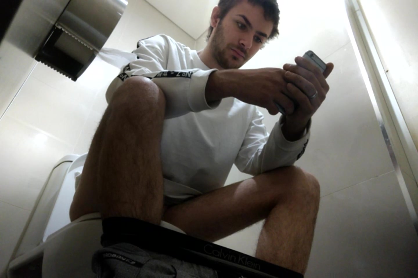 toilet hv 28- Young and hairy