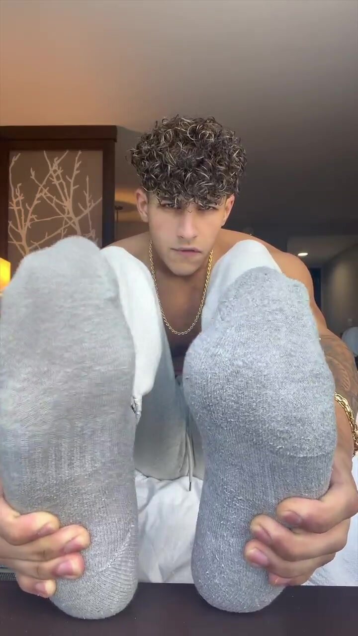 Hot Arab master showing off his perfect feet