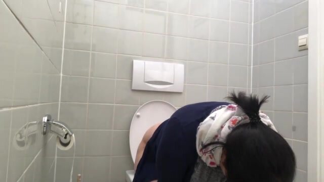 thick asian piss