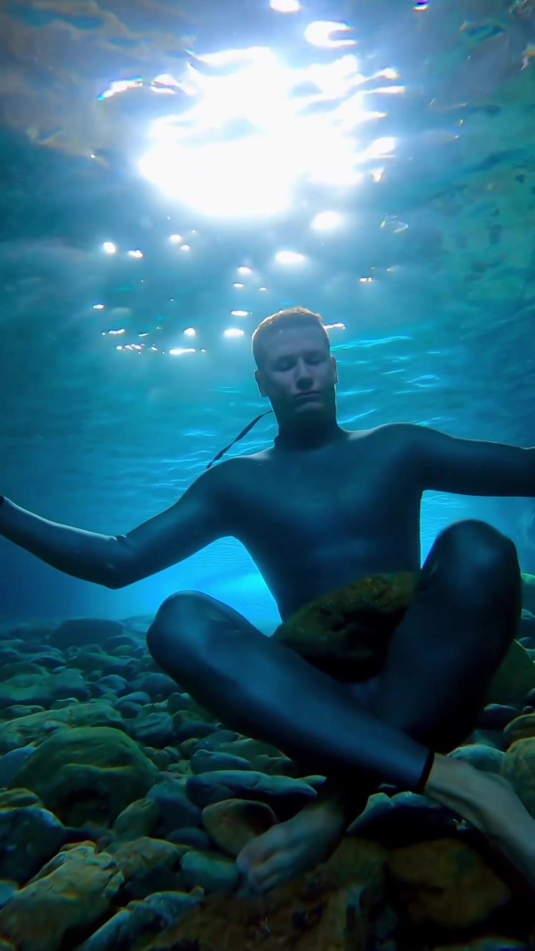 Underwater barefaced hottie in tight wetsuit