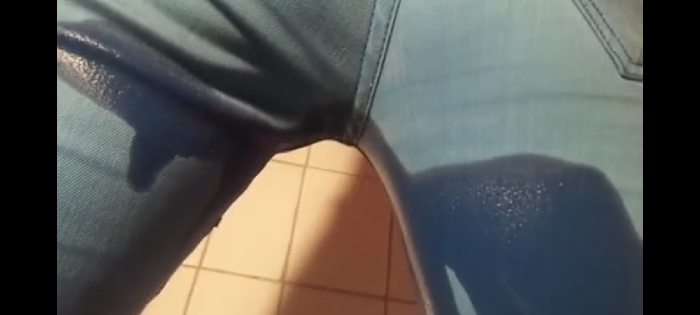 Jeans pissing - video 10