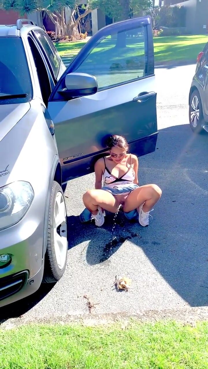 Cute filipina girl Monica pisses in the parking lot