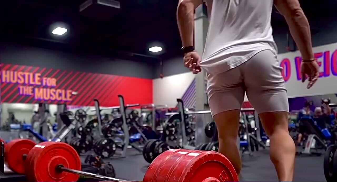 Muscular hunk Bubblebutt