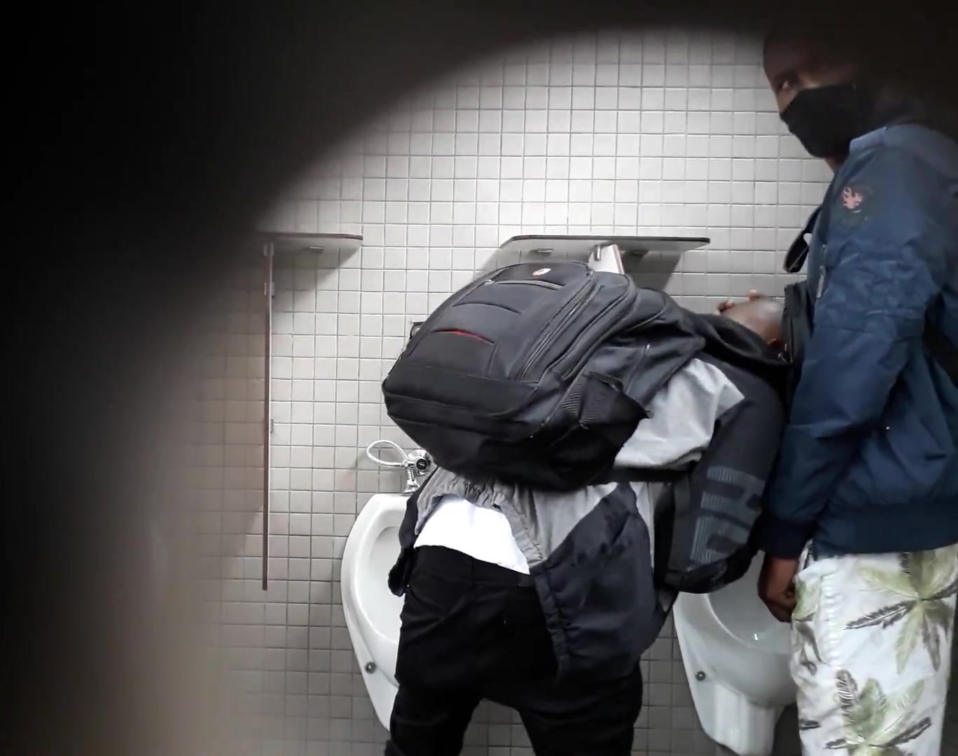 Exclusive brazilian spy cruising piss - video 2
