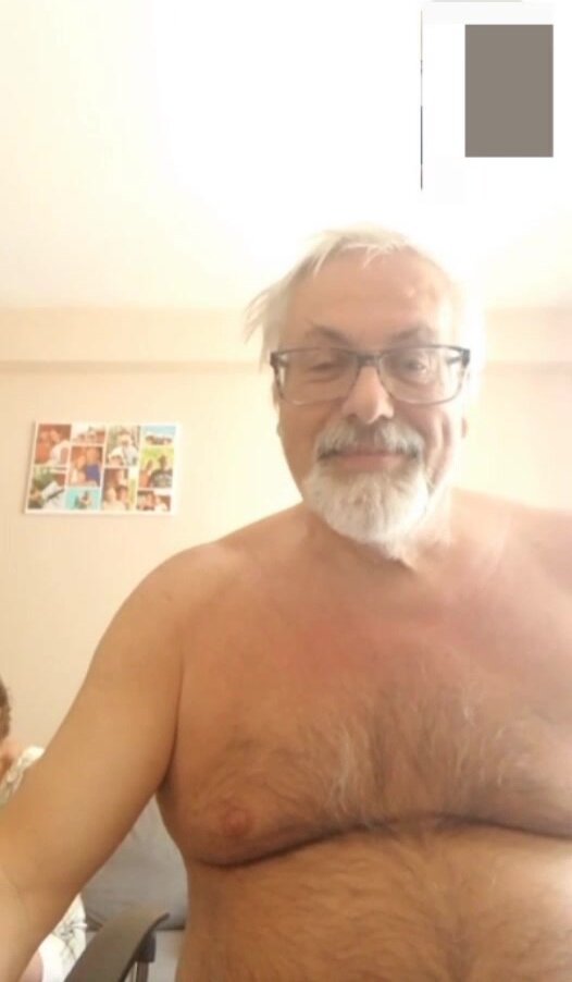 Bearded daddy makes me cum