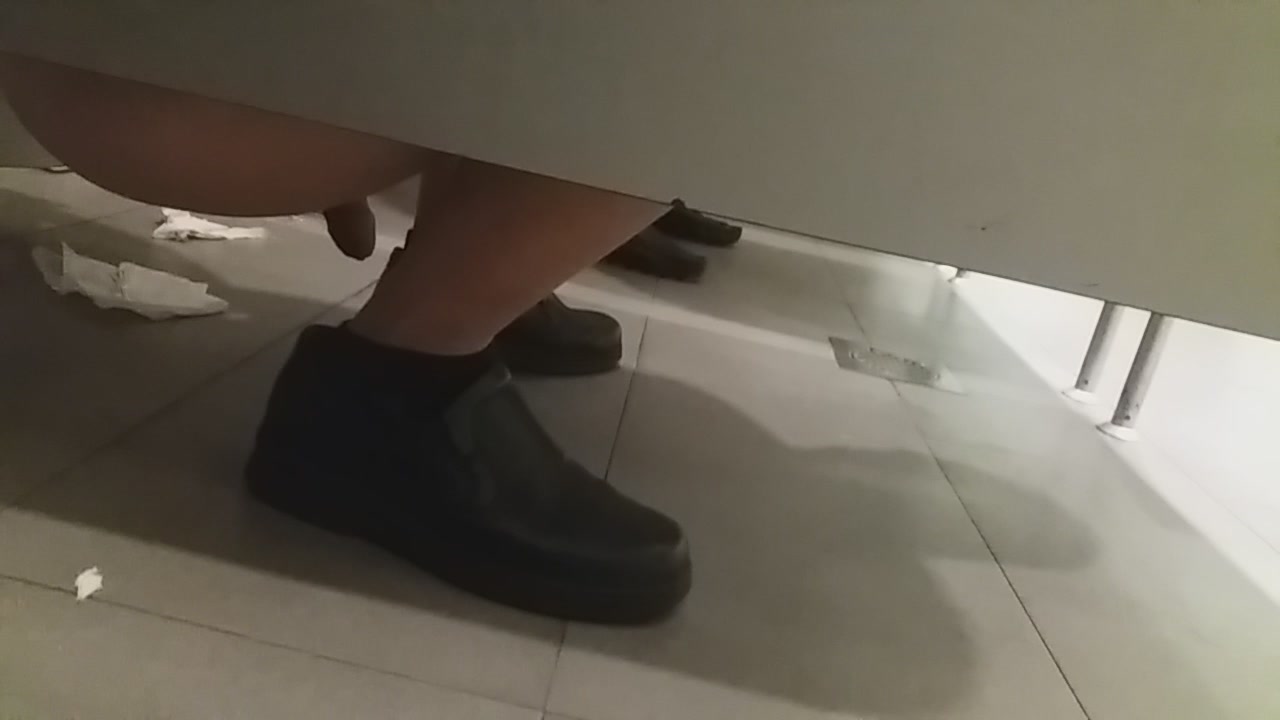 toilet spy - video 184