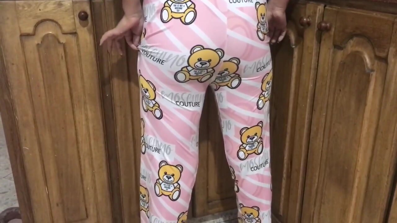 Pyjamas pissing