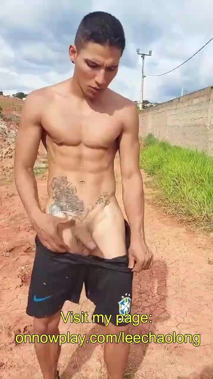 exhibitionist straight young man showing his dick befor