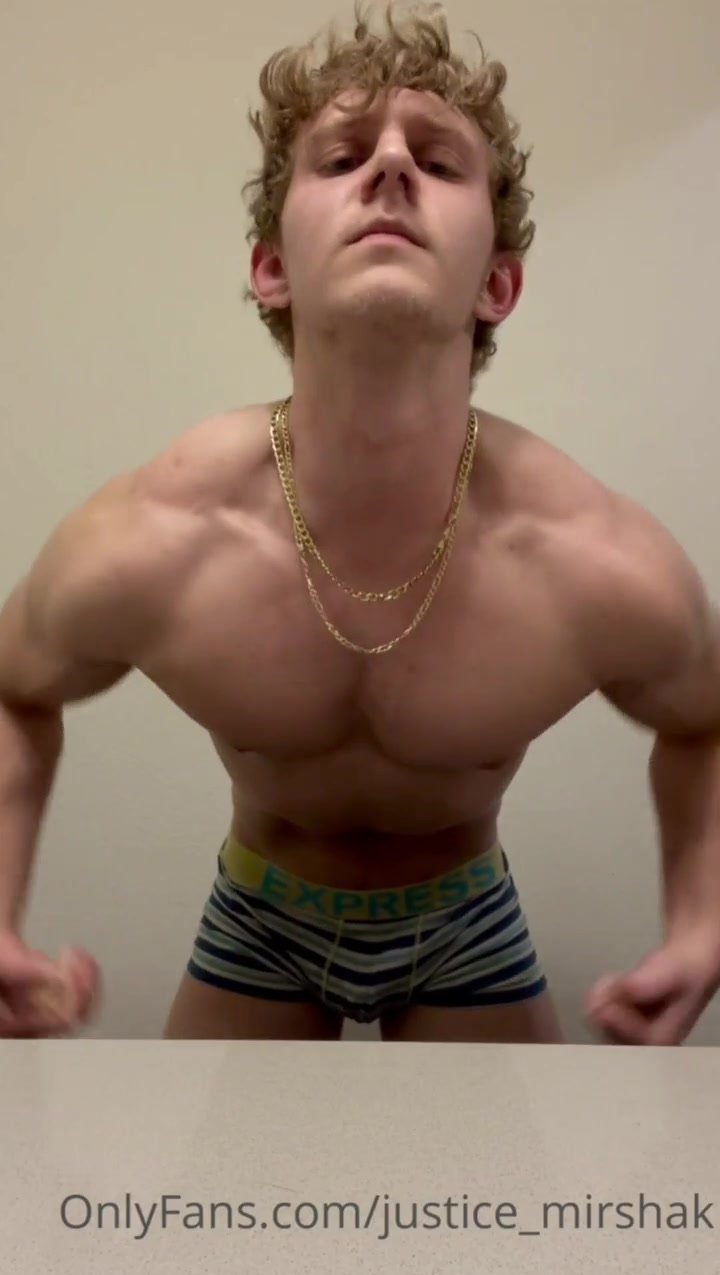 Muscle guy flexing 2.0