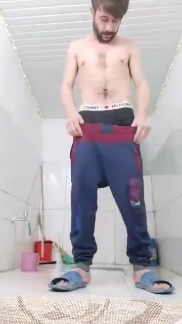 Hot turkish guy cuming bath