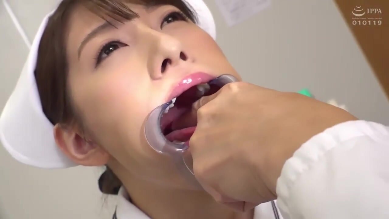 nurse mouth checkup