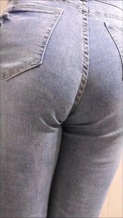 Korean Girl farting a lot in jeans