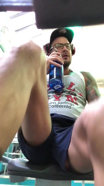 Perv cums hands free on gym