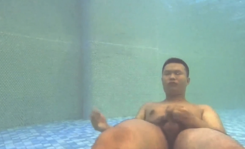 Chinese guy jerks off underwater
