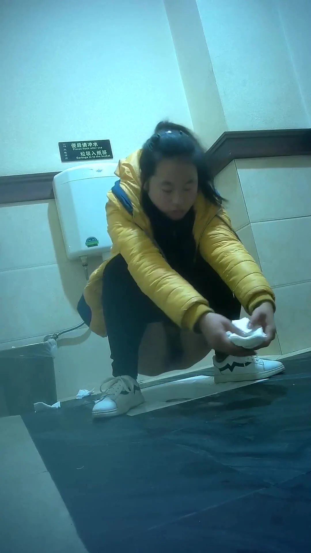 Video: Chinese Ladies Toilet Voyeur - video 30 - ThisVid.com