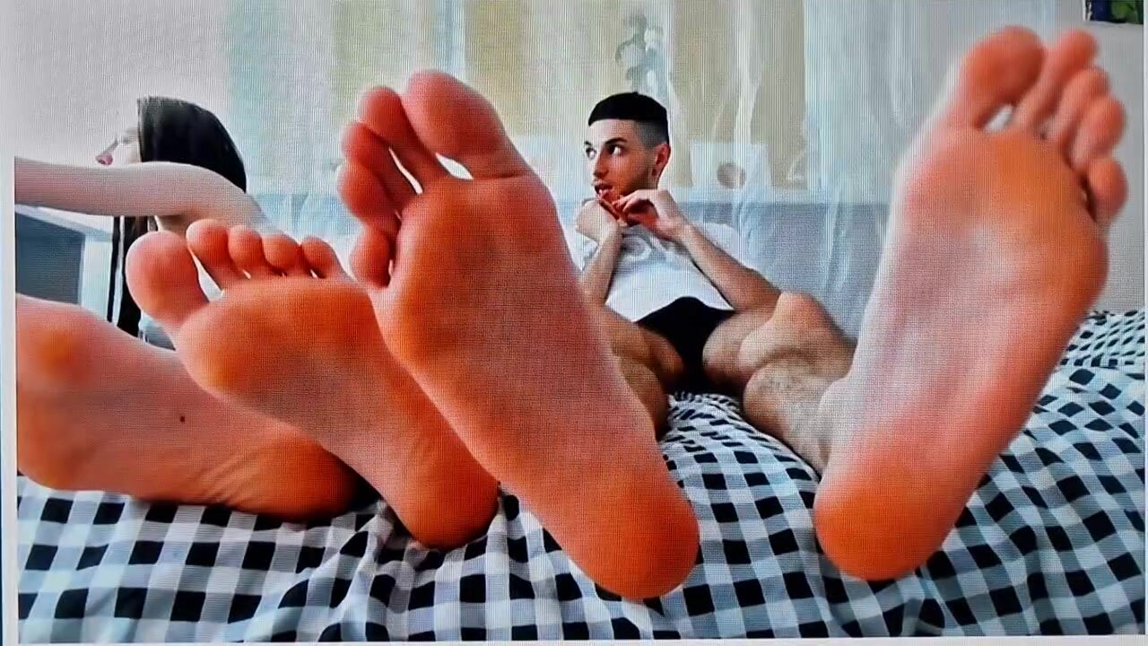 Webcam Model Male Feet and Long Toes 9 - ThisVid.com 中文