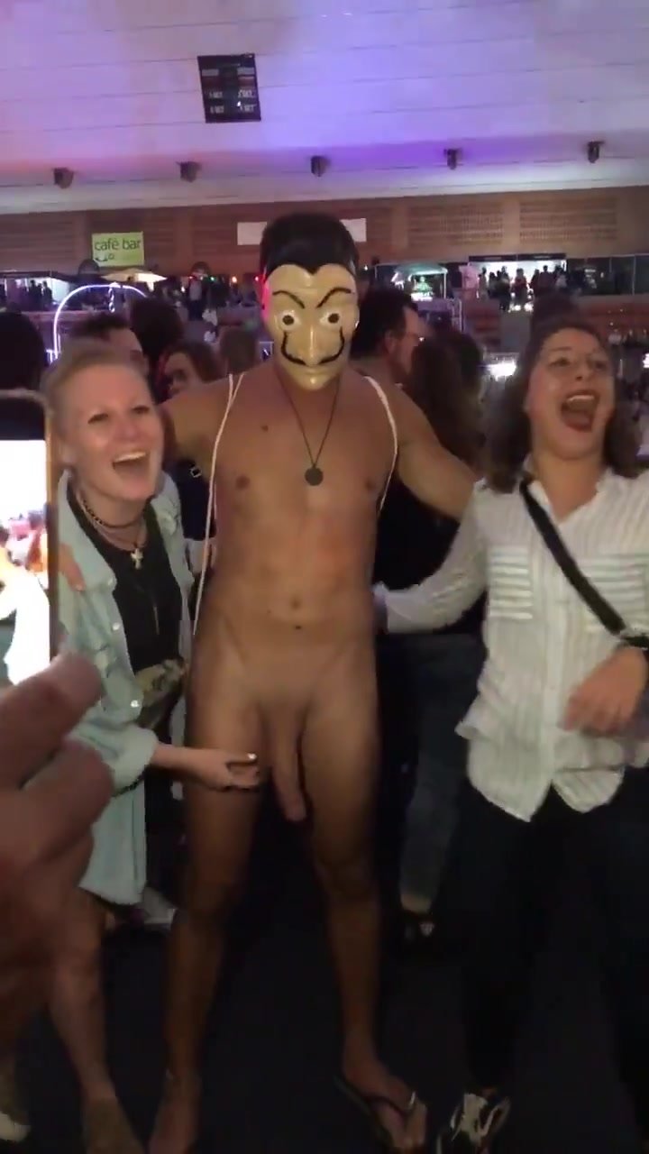Cfnm public erection