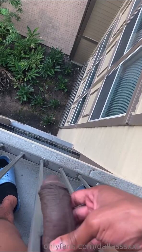 DtB balcony pissing