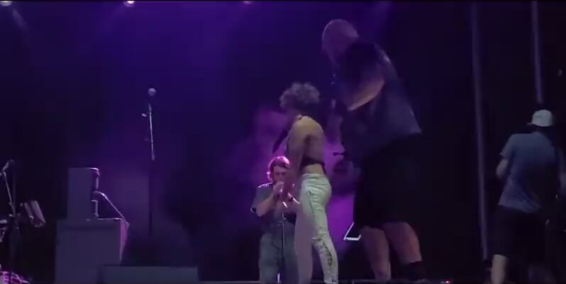 Singer kicks man off stage after pissing on him