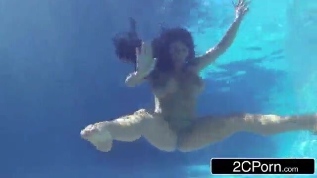 Holly Halston underwater blowjob
