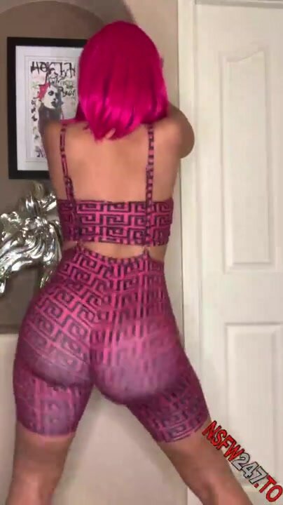 sexy dance with tight clothes