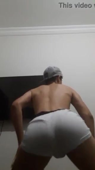Bubble butt teen twerking