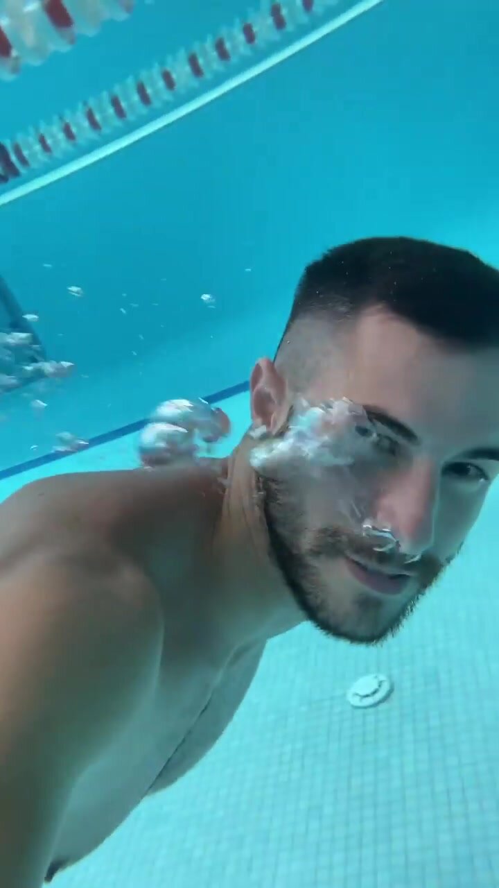 Barefaced hottie swimming underwater - video 2