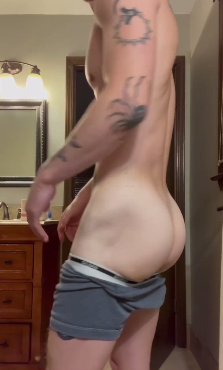 Straight Guy showing his bubble butt