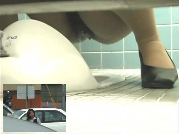 Japanese Ladies Toilet Voyeur - video 39