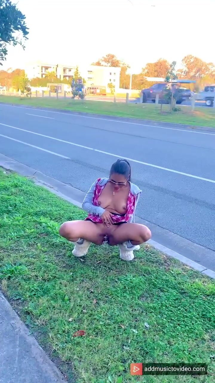 Filipina cutie public pees on side of busy road