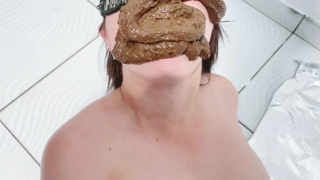 Ultra Rare) Homem caga bastante na boca da mulher - 1 - ThisVid.com