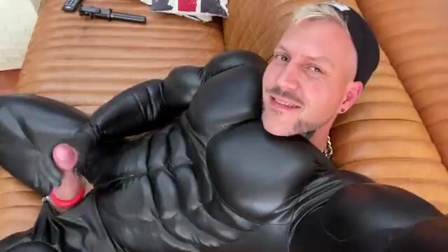 Who wants that  musclefuckers fat horsecock