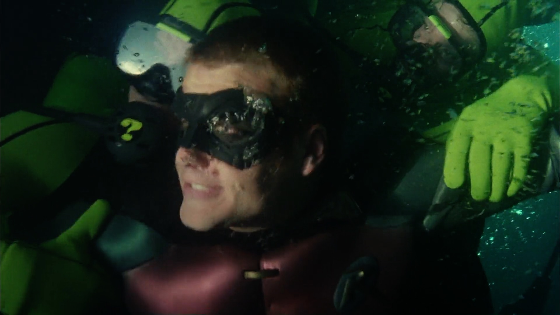 Underwater Fight; Scuba Divers vs Freediver