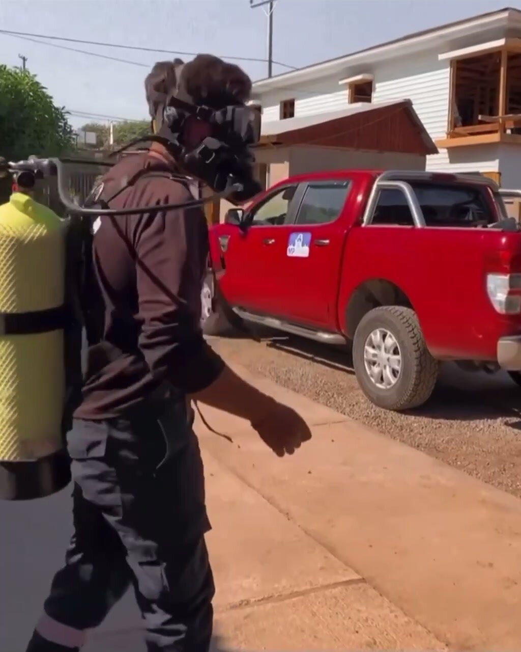 Guy in scuba full face mask fooling around