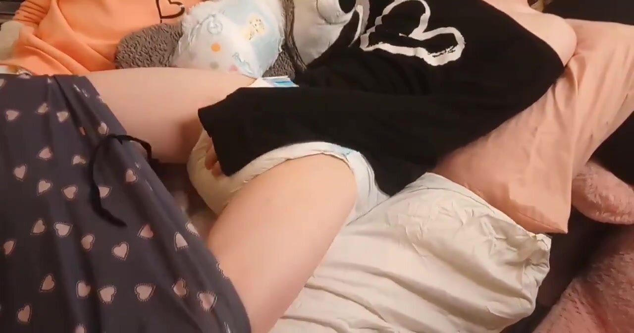 femboy rubs his diaper