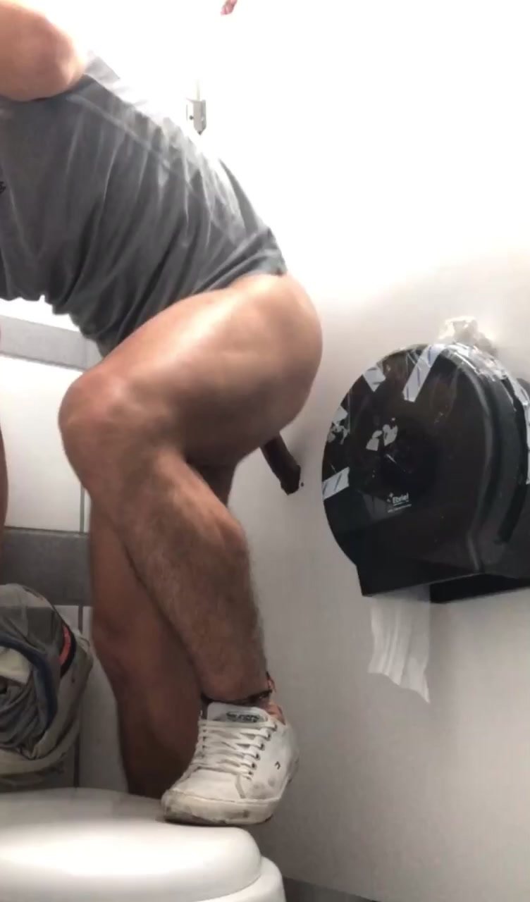 Public sex - guy fucked in toilet